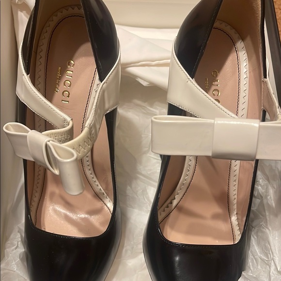 Gucci Polished Calfskin Nimue Bow Mary Jane Pumps Black White - Picture 3 of 3